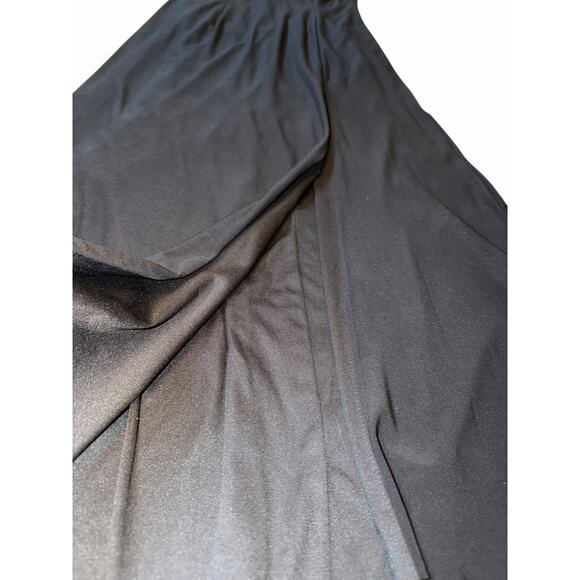 Adrianna Papell Black Gown with Lace Embellishment - Size 12 - Picture 9 of 16